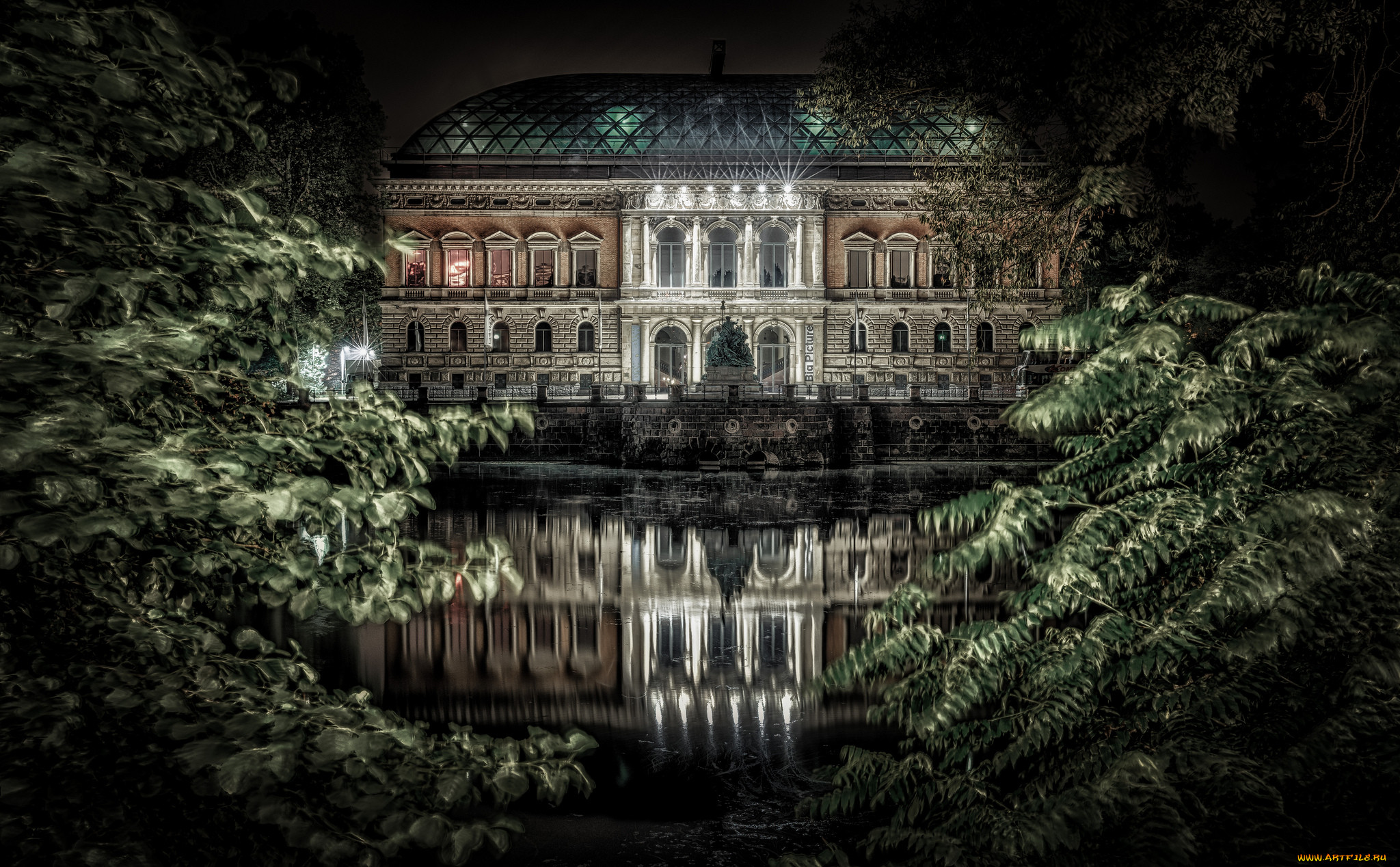 Ночной версаль. Ночной Версаль дворец. Дворец ночью. Сад ночью. Версаль ночью.